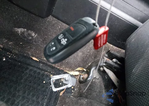 2015 Ram 1500 Laramie Limited z USA, uszkodzony, nr VIN 1C6RR7PT4FS644739